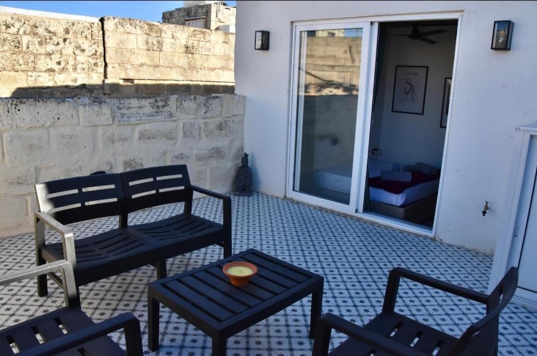 Chic Penthouse Industrial-Style Daire Mosta Dış mekan fotoğraf